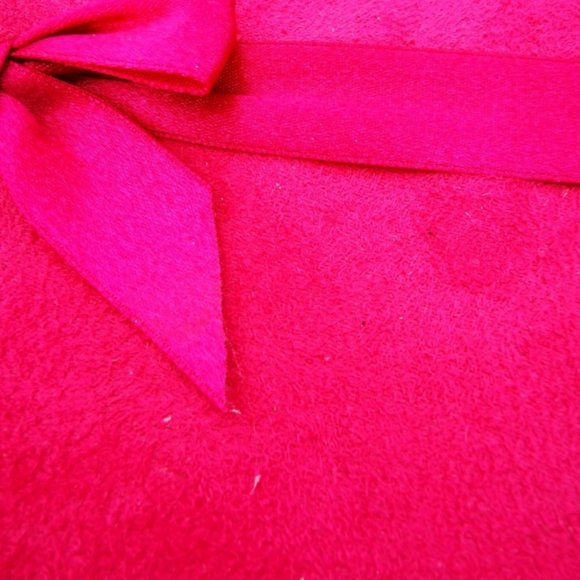 Laura Secord Heart Shaped Pink Velvet Chocolate Box with Bow - Picture 13 of 16